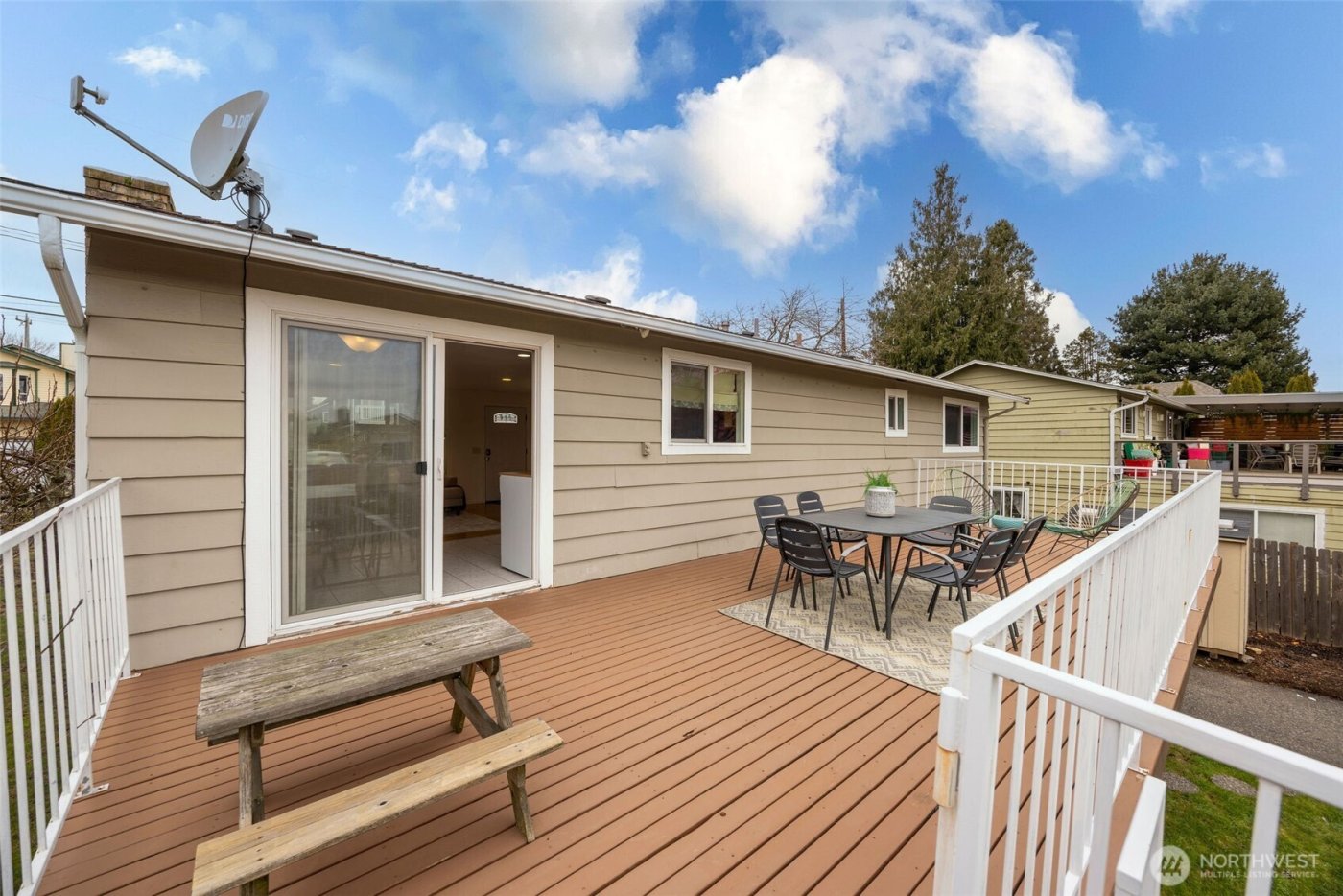 10020 18th Avenue SW, Seattle, WA 98146-3712