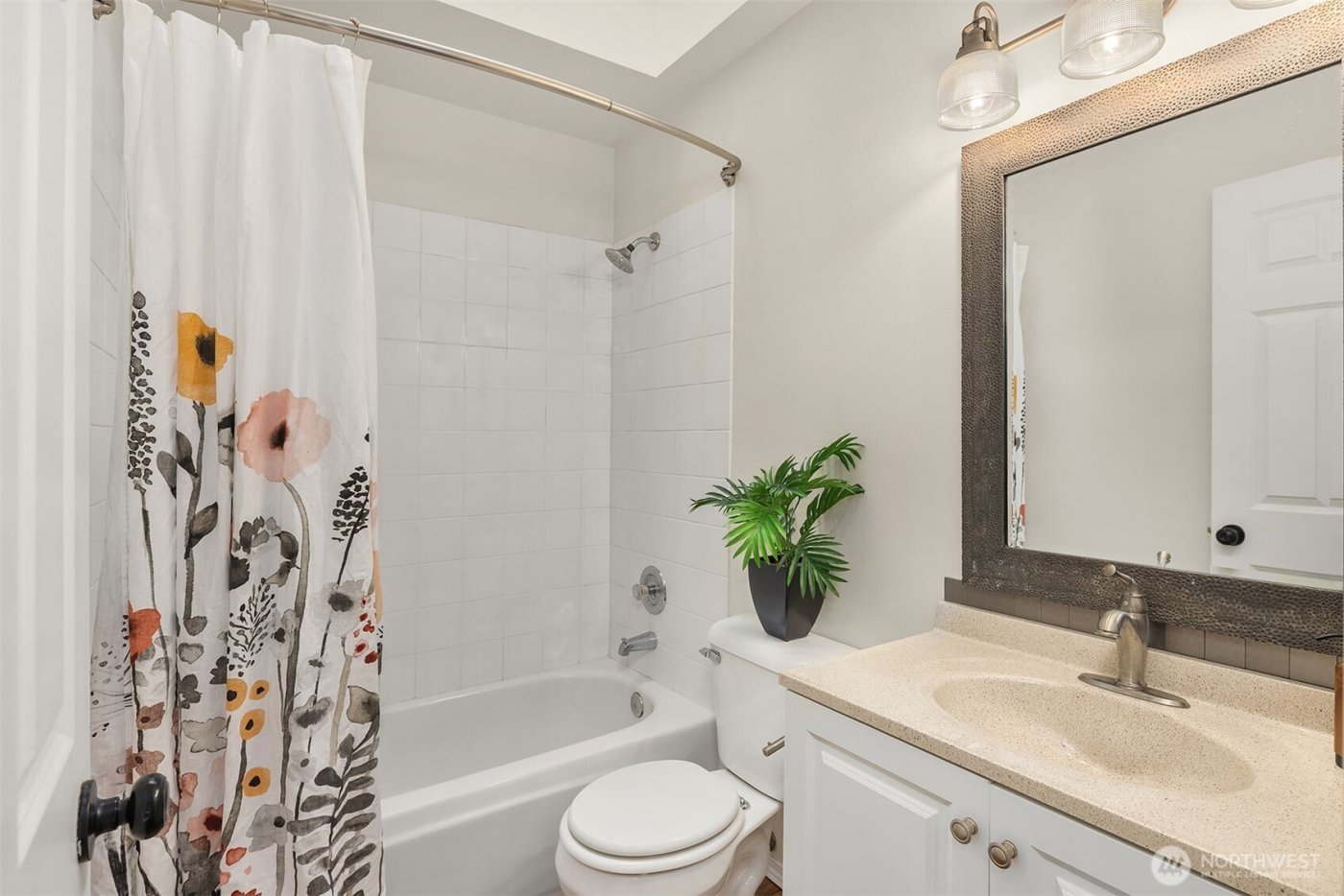 9253 Fremont Avenue N, Seattle, WA 98103