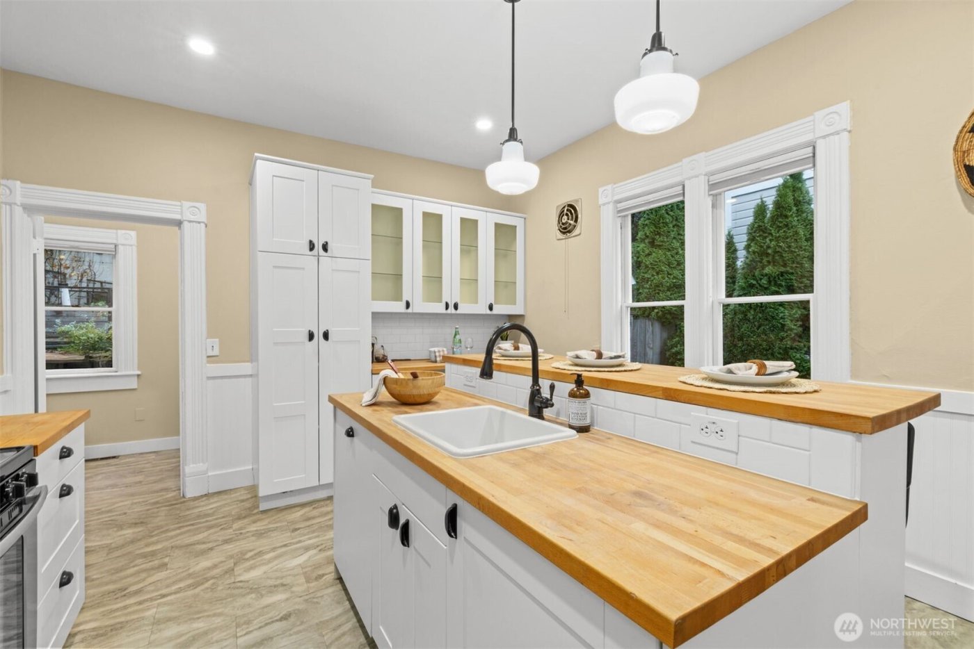 2016 14th Avenue W, Seattle, WA 98119