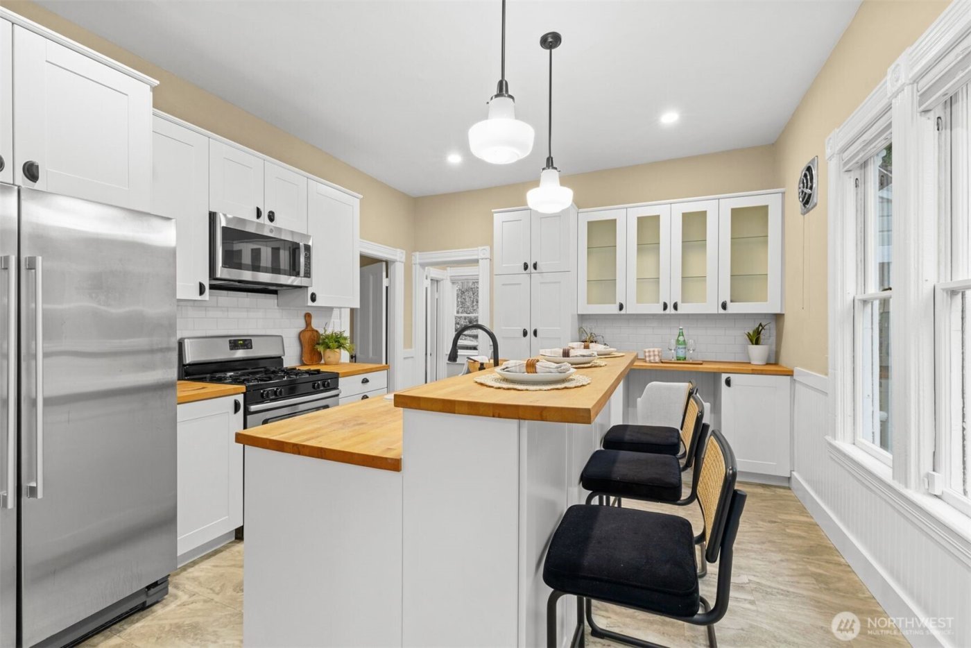 2016 14th Avenue W, Seattle, WA 98119