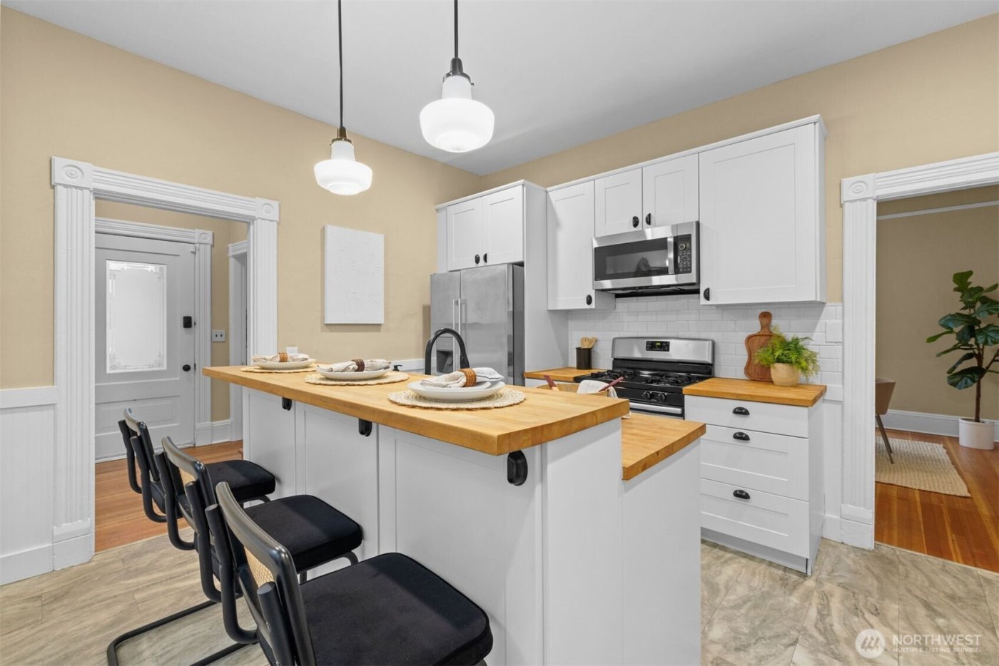 2016 14th Avenue W, Seattle, WA 98119