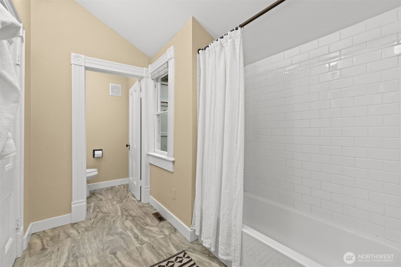 2016 14th Avenue W, Seattle, WA 98119