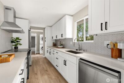 1402 N 136th Street , Seattle, WA 98133 - Photo 4
