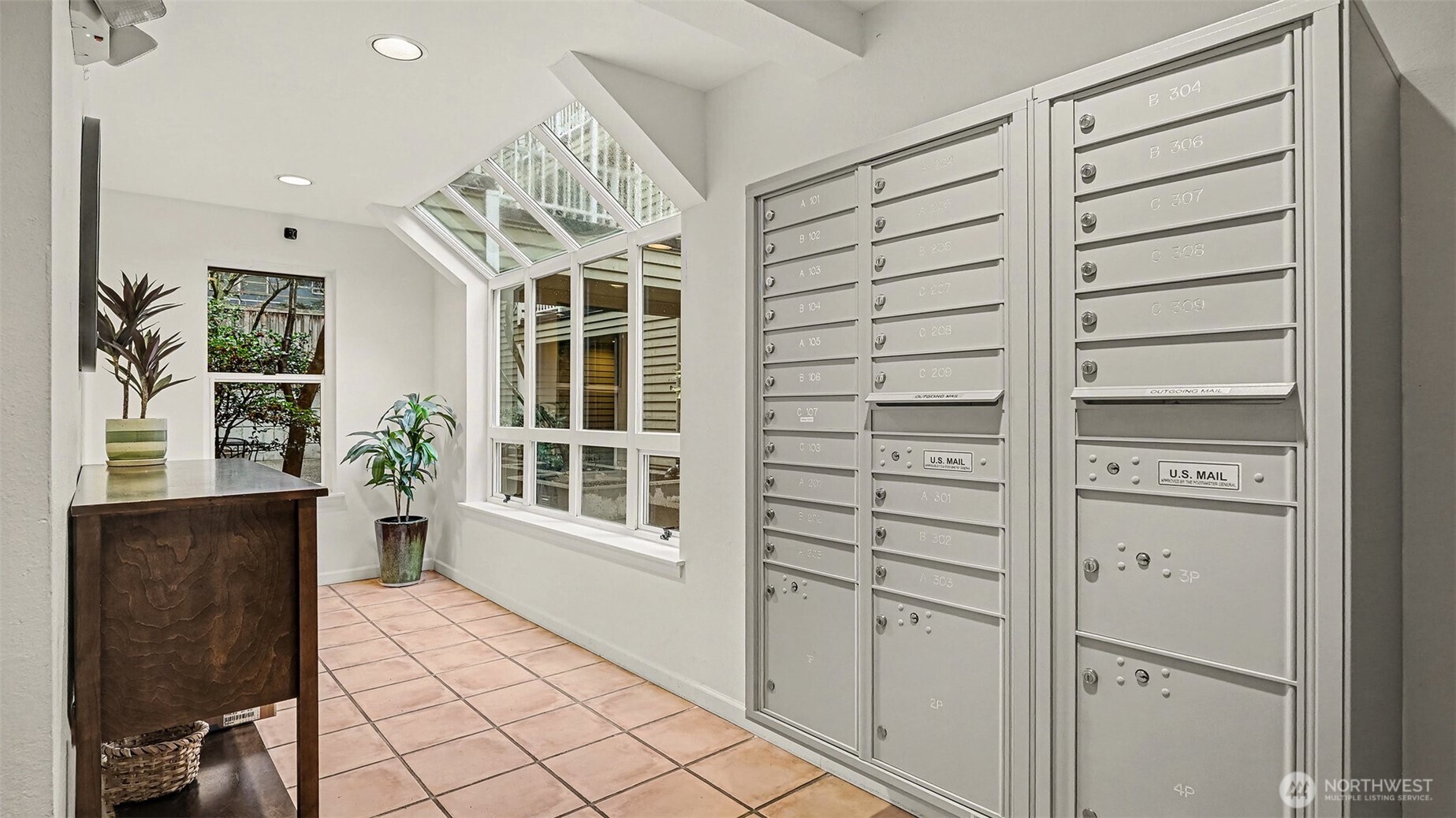 3420 Burke N #C-308, Seattle, WA 98103