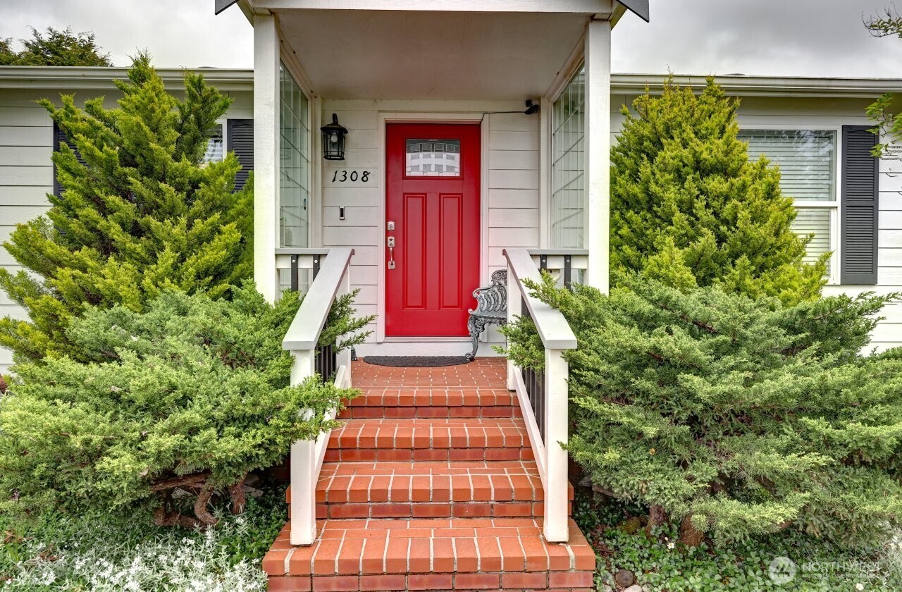 1308 N Washington Avenue , Long Beach, WA 98631