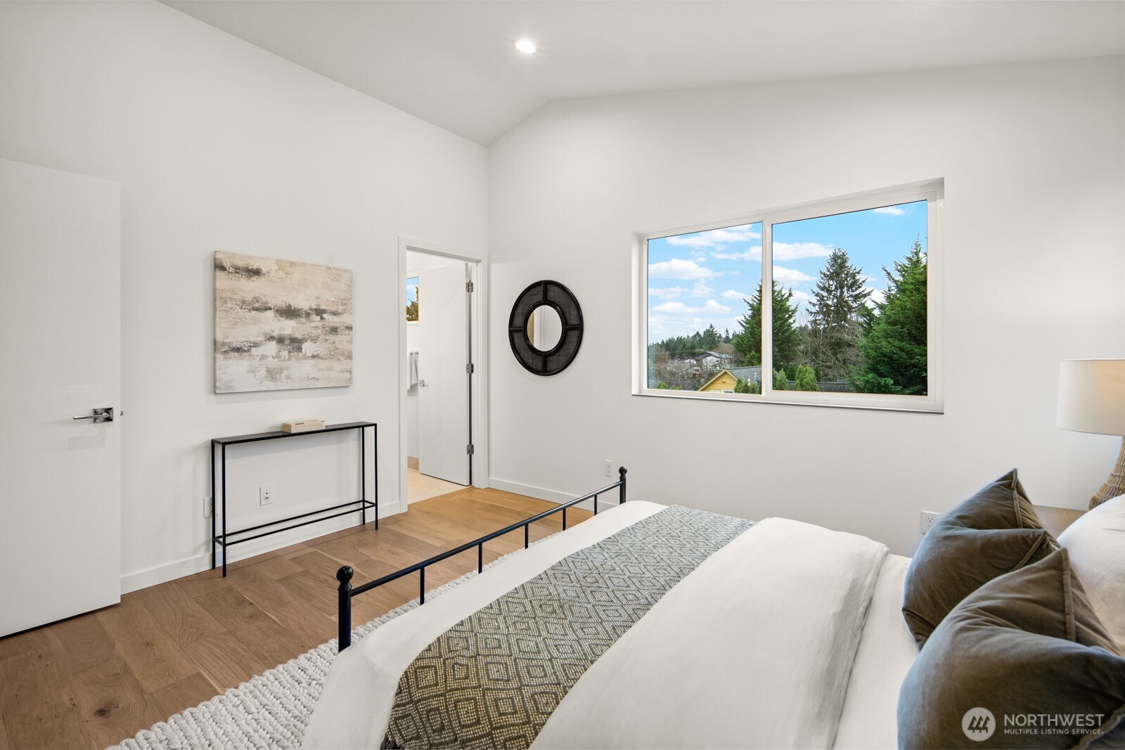 713 B N 70th Street , Seattle, WA 98103