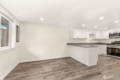 9251 N Ashworth Avenue N, Seattle, WA 98103 - Photo 11