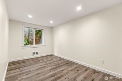 9251 N Ashworth Avenue N, Seattle, WA 98103 - Photo 13