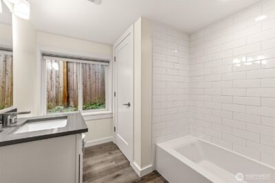 9251 N Ashworth Avenue N, Seattle, WA 98103 - Photo 16