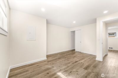 9251 N Ashworth Avenue N, Seattle, WA 98103 - Photo 20