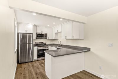 9251 N Ashworth Avenue N, Seattle, WA 98103 - Photo 23