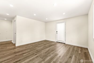 9251 N Ashworth Avenue N, Seattle, WA 98103 - Photo 24