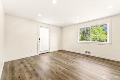 9251 N Ashworth Avenue N, Seattle, WA 98103 - Photo 26