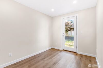 9251 N Ashworth Avenue N, Seattle, WA 98103 - Photo 27