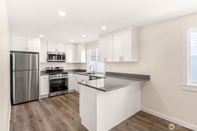 9251 N Ashworth Avenue N, Seattle, WA 98103 - Photo 29