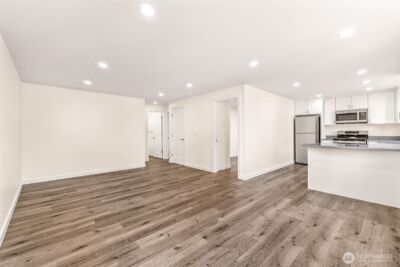 9251 N Ashworth Avenue N, Seattle, WA 98103 - Photo 30