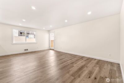 9251 N Ashworth Avenue N, Seattle, WA 98103 - Photo 31