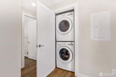 9251 N Ashworth Avenue N, Seattle, WA 98103 - Photo 33