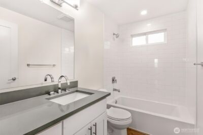 9251 N Ashworth Avenue N, Seattle, WA 98103 - Photo 34