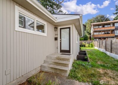 9251 N Ashworth Avenue N, Seattle, WA 98103 - Photo 4