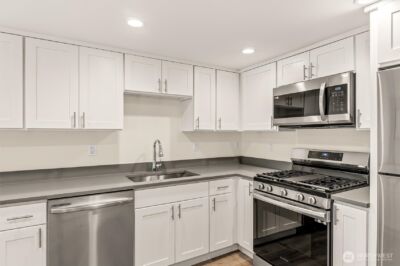 9251 N Ashworth Avenue N, Seattle, WA 98103 - Photo 8