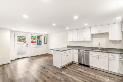 9251 N Ashworth Avenue N, Seattle, WA 98103 - Photo 9