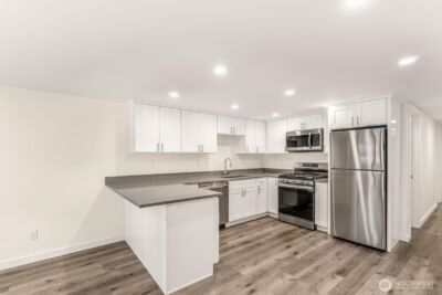 9251 N Ashworth Avenue N, Seattle, WA 98103 - Photo 10