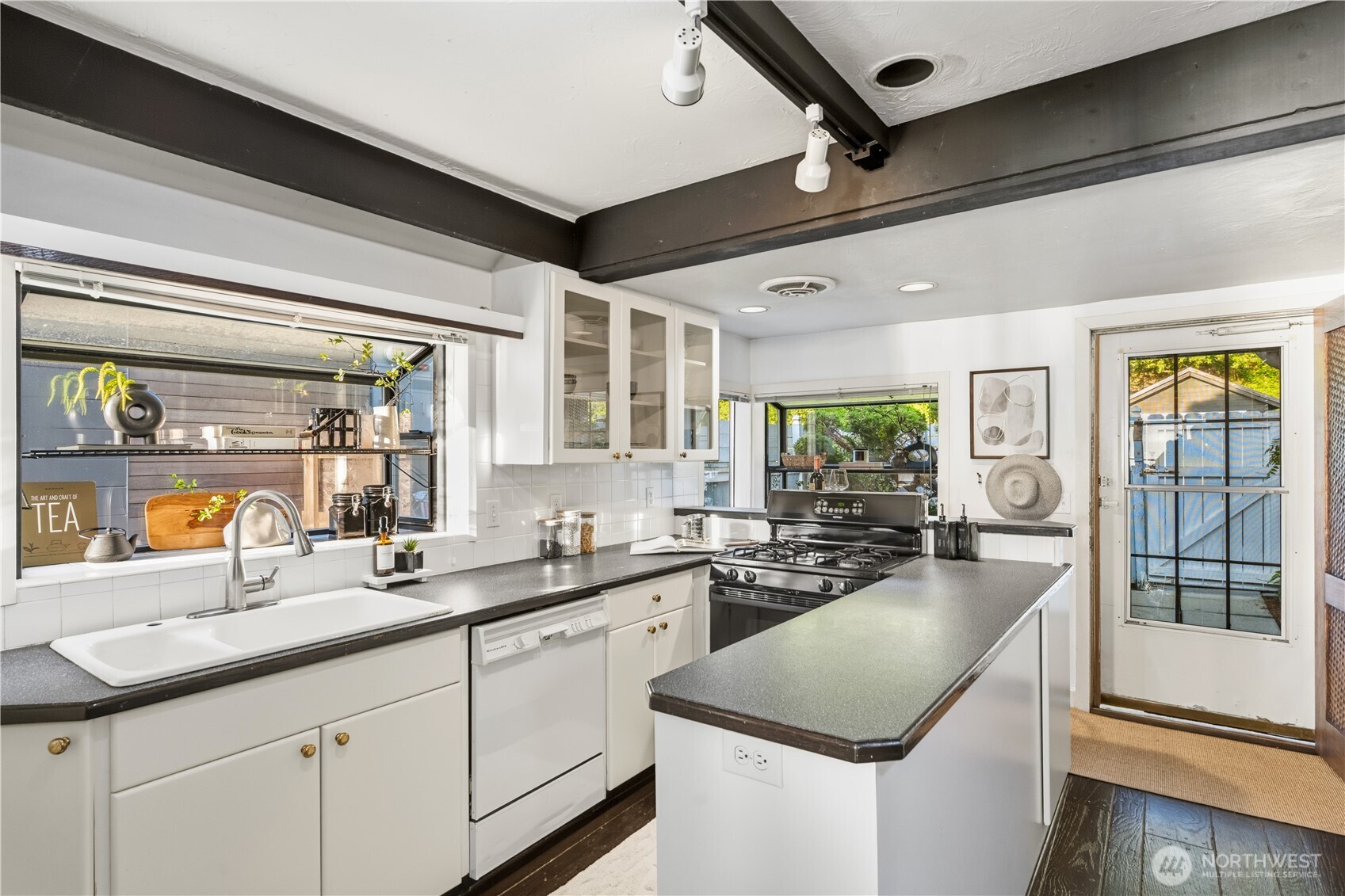 5637 Beach Drive SW, Seattle, WA 98136-1345