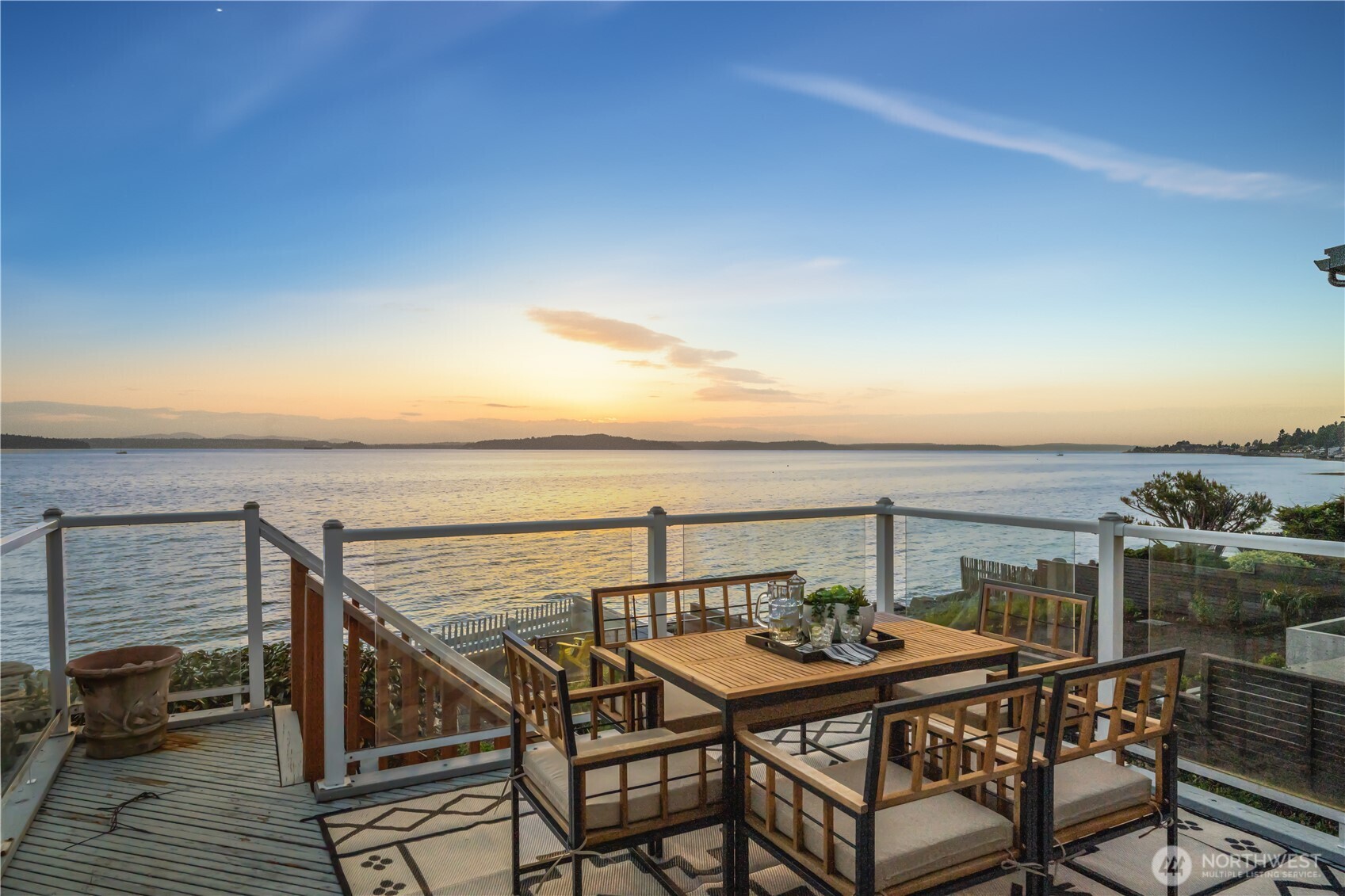 5637 Beach Drive SW, Seattle, WA 98136-1345