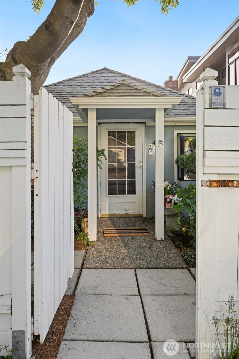 5637 Beach Drive SW, Seattle, WA 98136-1345