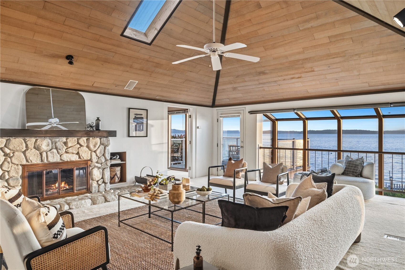 5637 Beach Drive SW, Seattle, WA 98136-1345