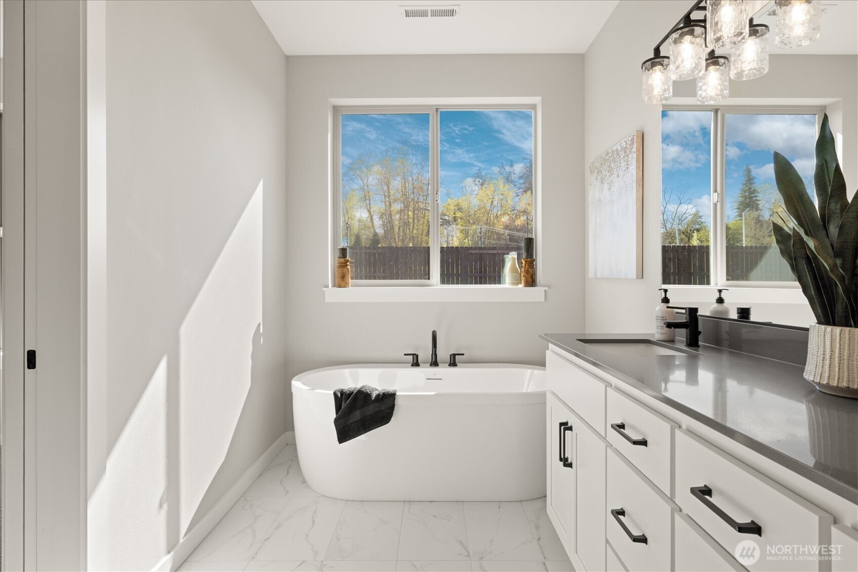 135 SE Airedale Ave , La Center, WA 98629