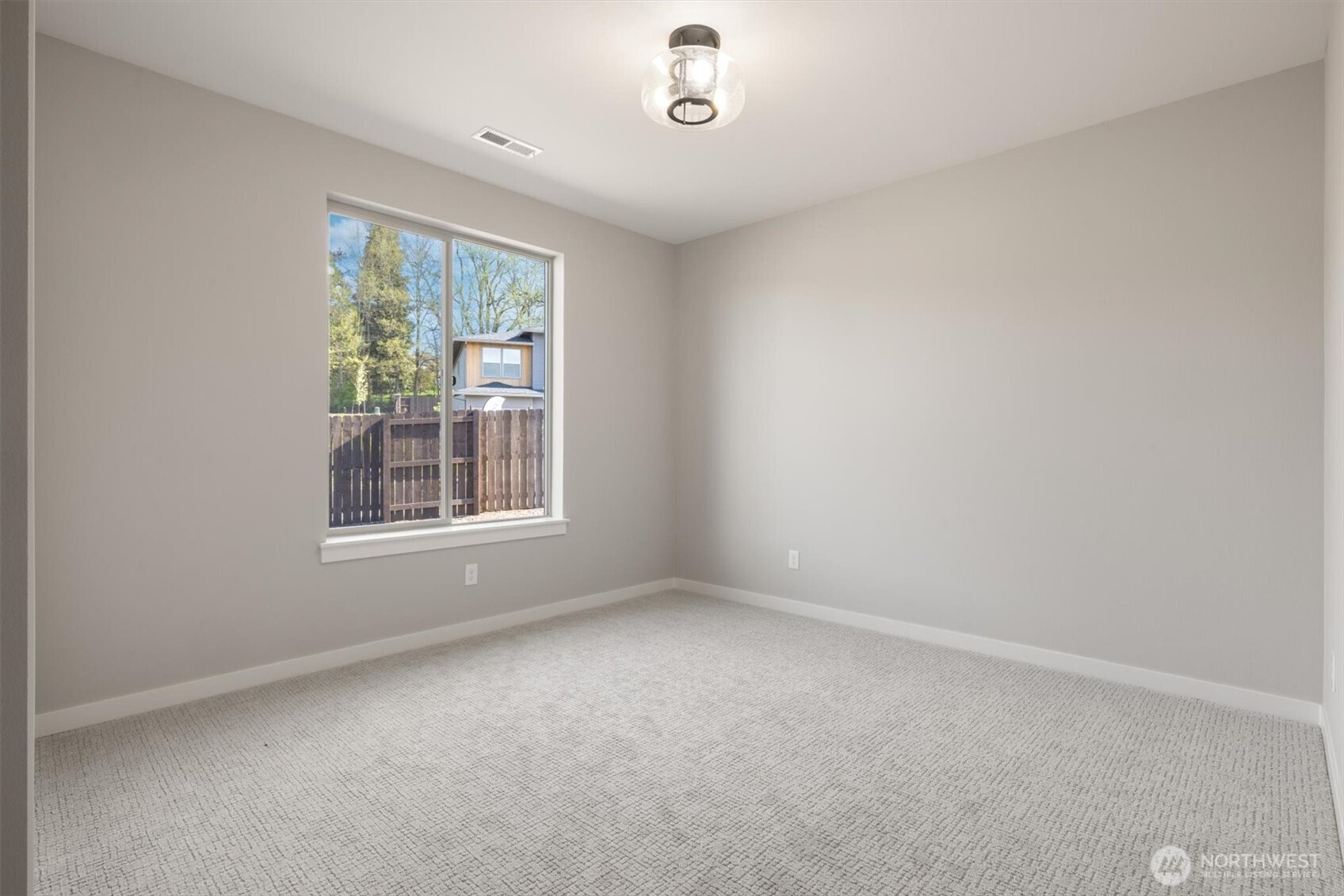135 SE Airedale Ave , La Center, WA 98629
