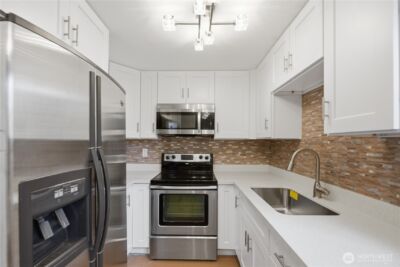 4324 Phinney Avenue N #1, Seattle, WA 98103 - Photo 6
