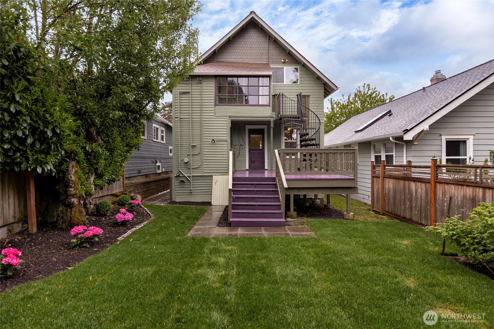 1830 N 54th Street , Seattle, WA 98103