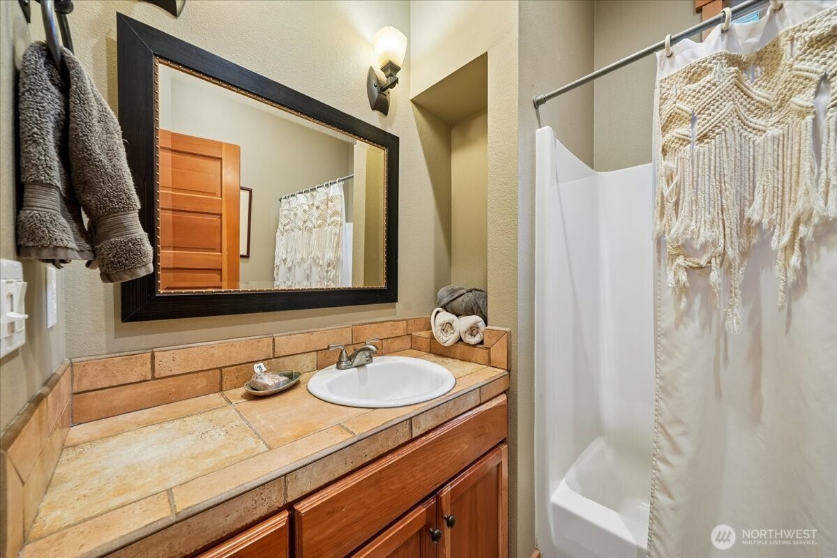 10507 Pioneer Drive , Anderson Island, WA 98303