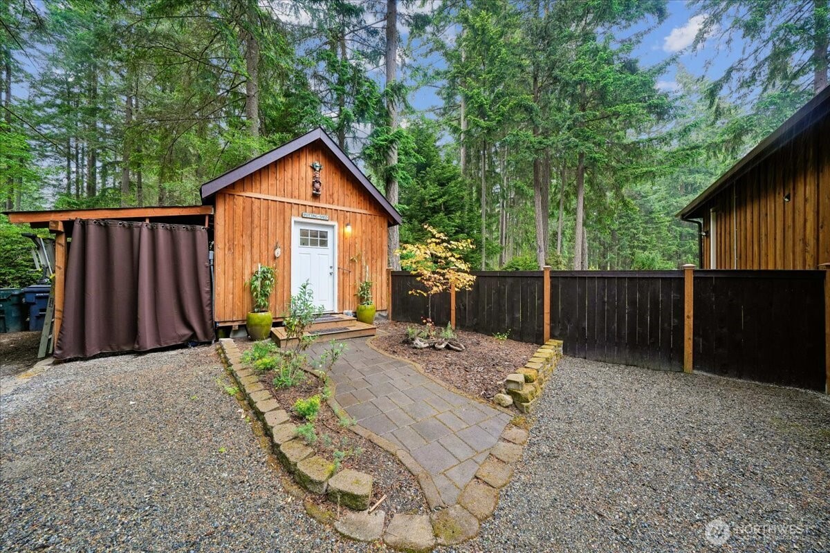 10507 Pioneer Drive , Anderson Island, WA 98303