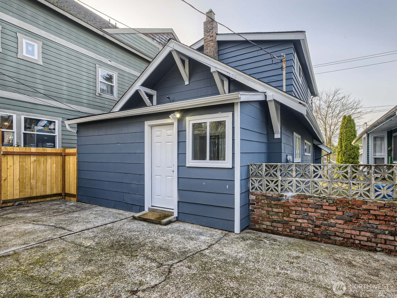 5242 11 Avenue NE, Seattle, WA 98105