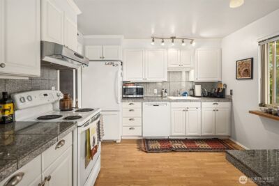 2215 W Raye Street , Seattle, WA 98199 - Photo 12