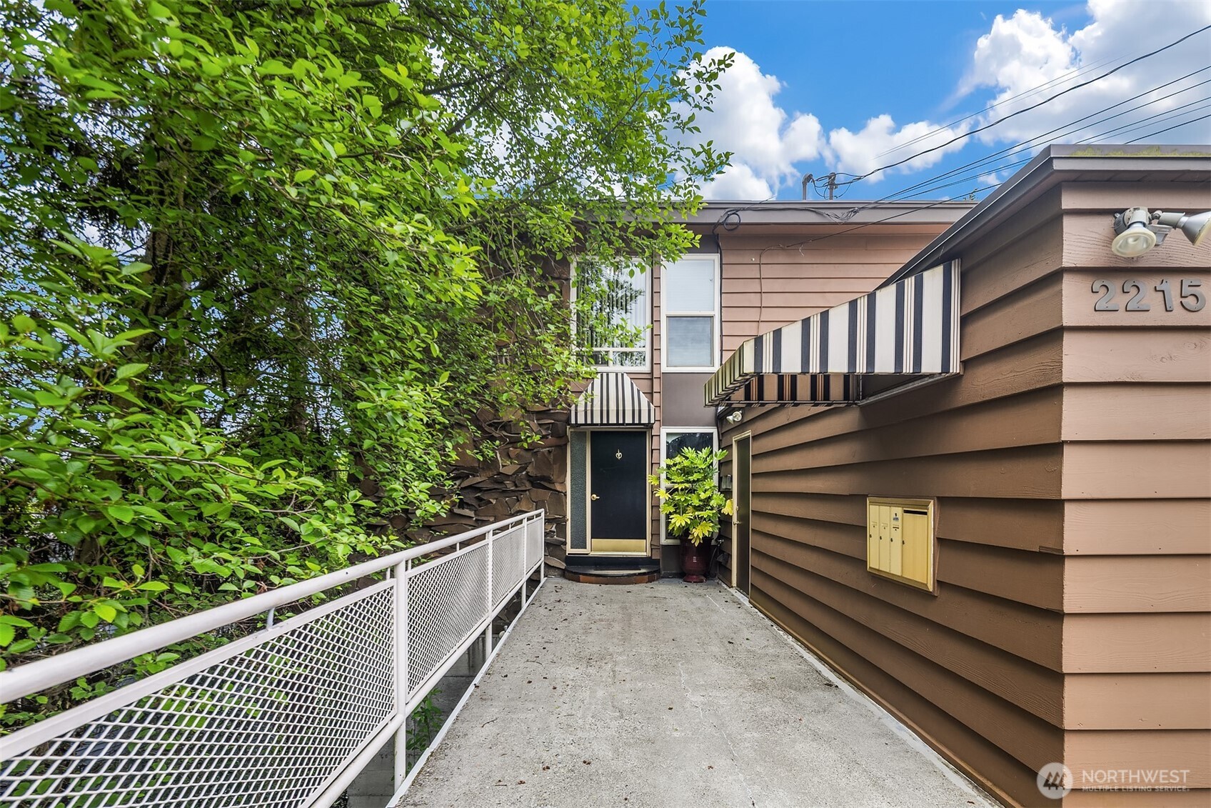 2215 W Raye Street , Seattle, WA 98199