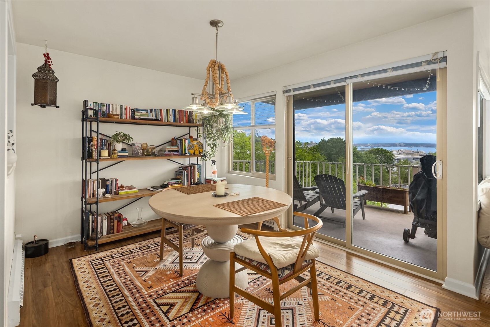 2215 W Raye Street , Seattle, WA 98199