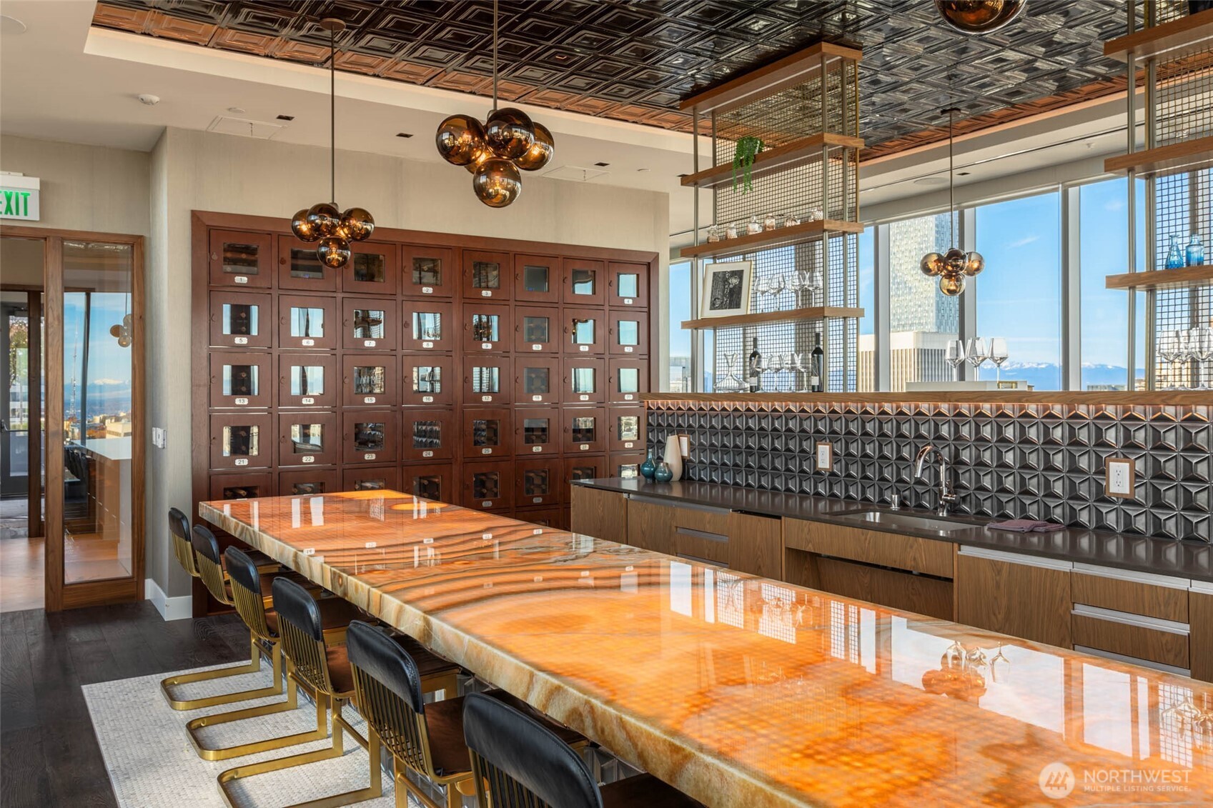 800 Columbia Street #712, Seattle, WA 98104