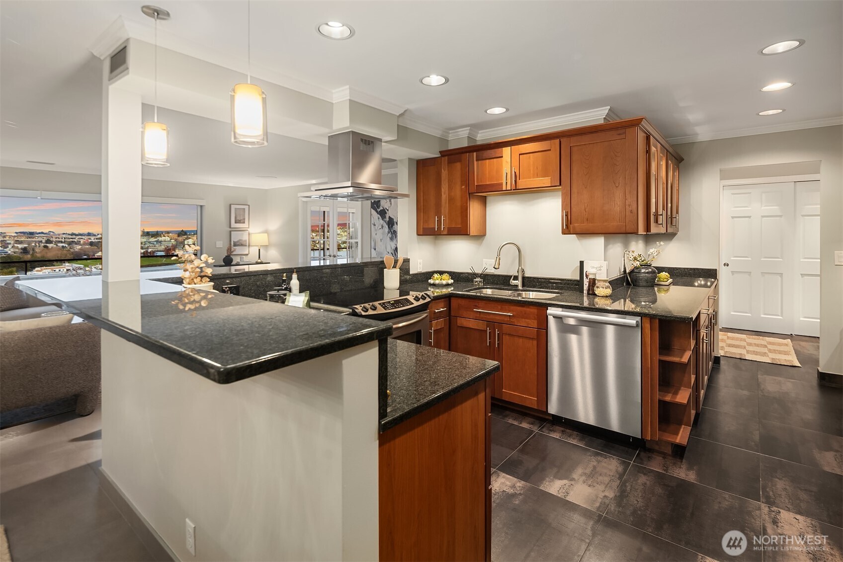2565 Dexter Avenue N #401, Seattle, WA 98109