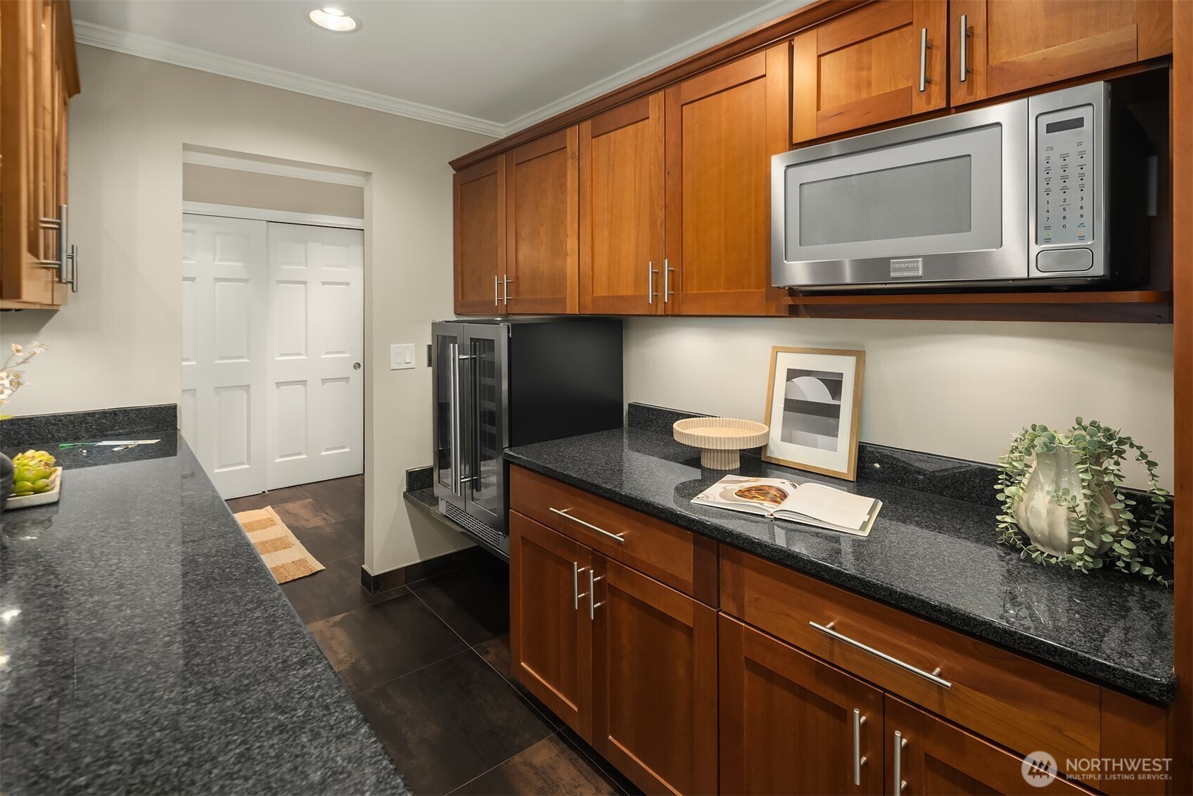 2565 Dexter Avenue N #401, Seattle, WA 98109