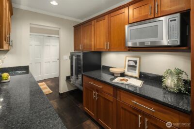 2565 Dexter Avenue N #401, Seattle, WA 98109 - Photo 23