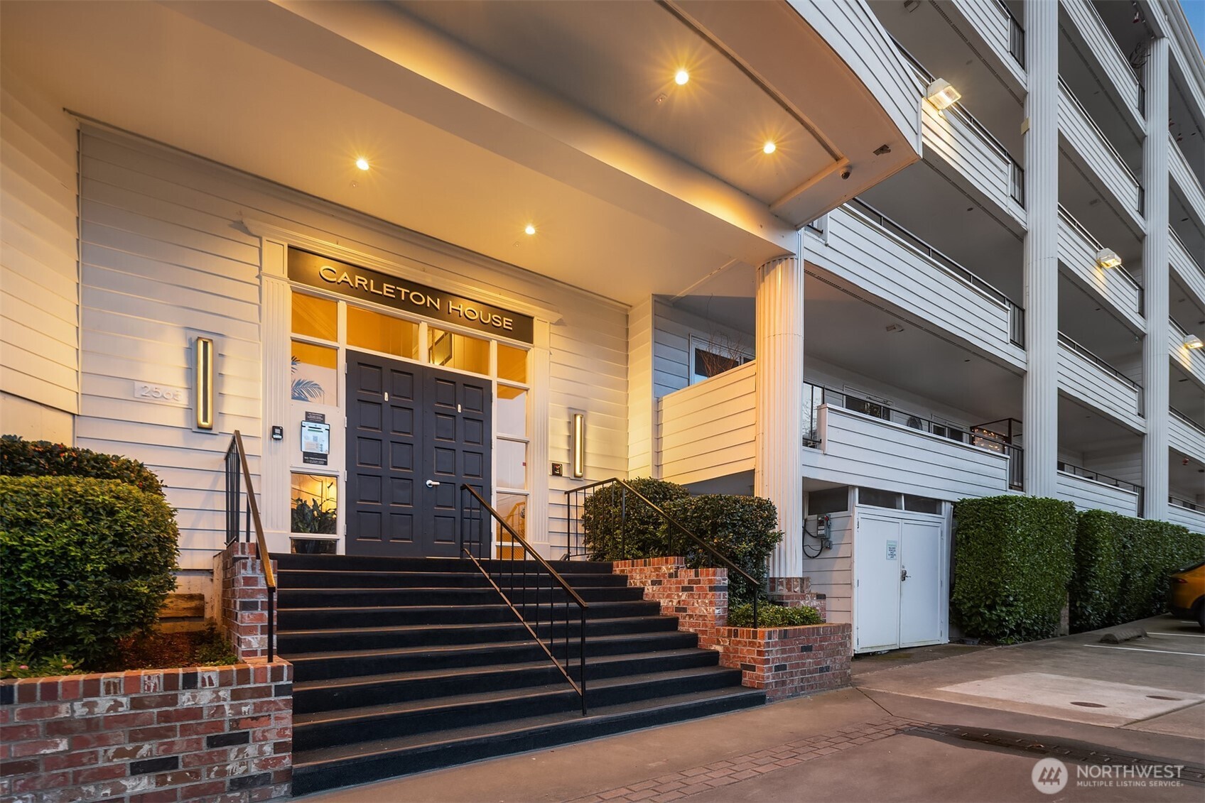 2565 Dexter Avenue N #401, Seattle, WA 98109