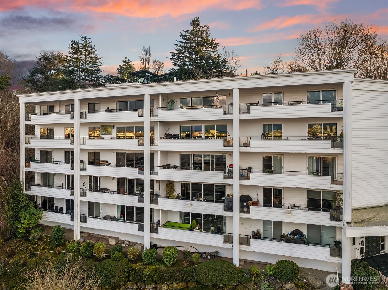 2565 Dexter Avenue N #401, Seattle, WA 98109