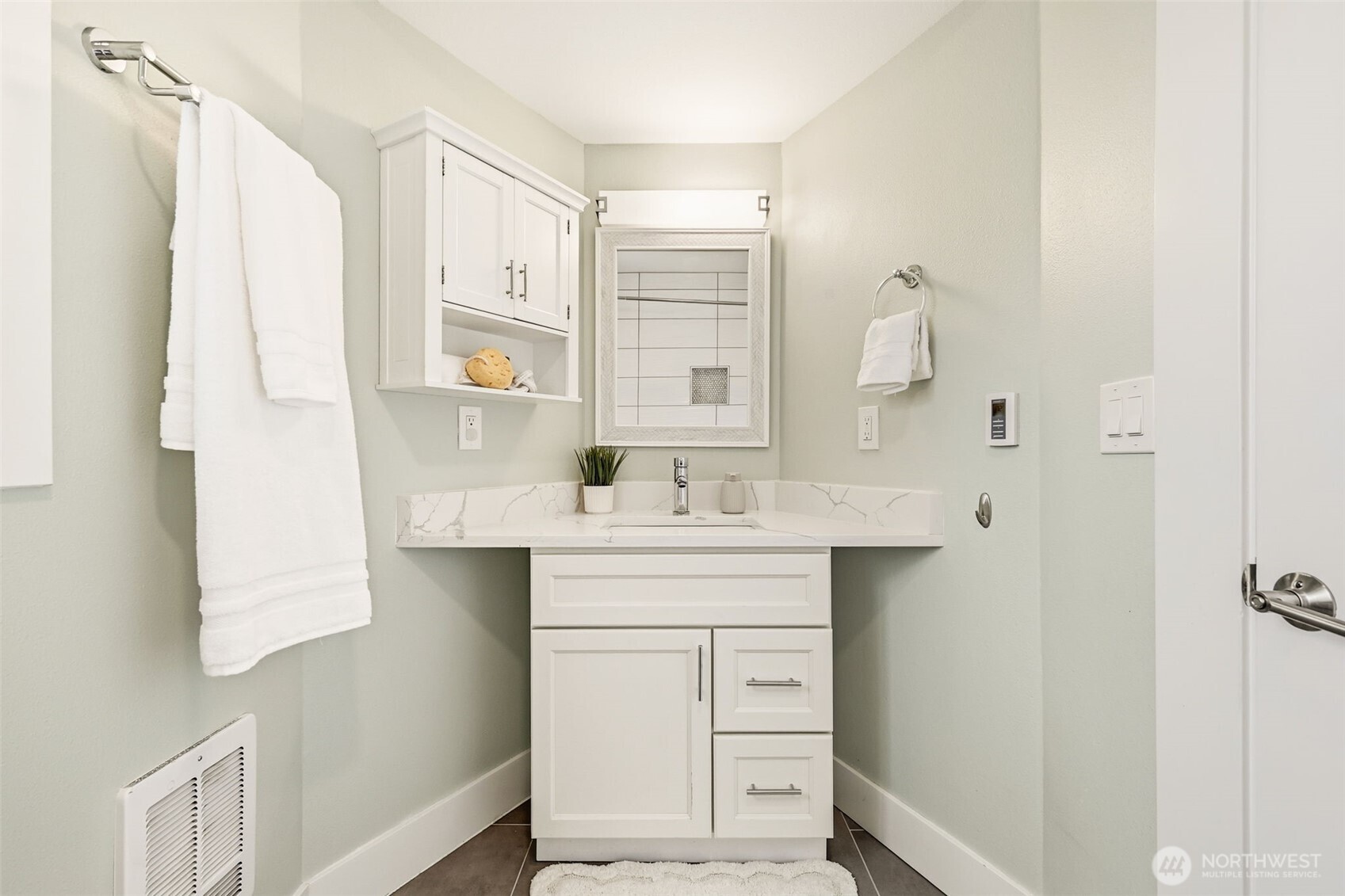 106 N 100th Street , Seattle, WA 98133