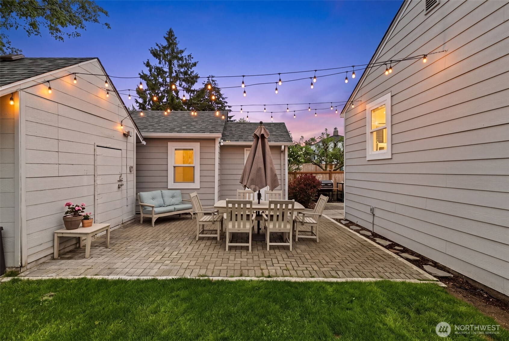 106 N 100th Street , Seattle, WA 98133