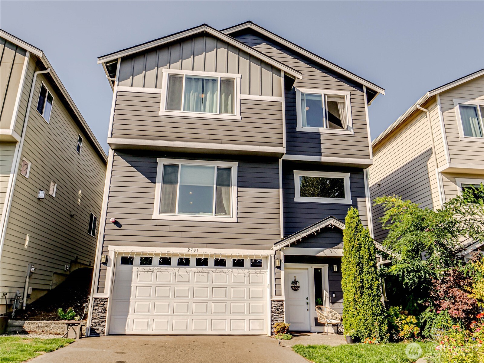 2704 S 120th Place , Seattle, WA 98168